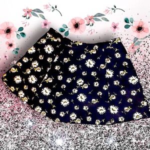 Forever 21 Daisy Skater Skirt Medium